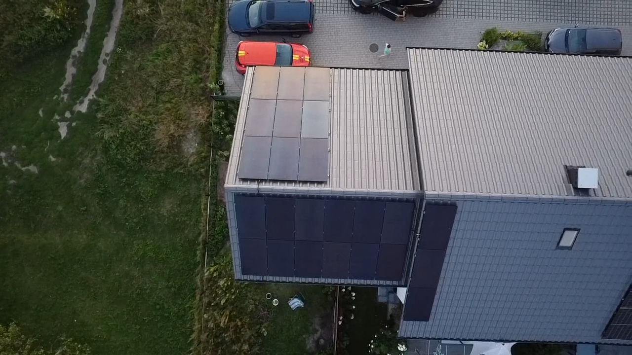 4× powrót klienta — PV + 22 kWh magazyn + klimatyzacja + PV na elewacji